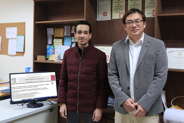 NSYSU’s research published in the top international journal found that nanostructured photocatalysts may become a solution to carbon reductionImage