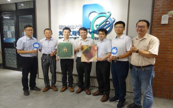 NSYSU team developed miniaturized silicon photonic gyroscope driver chip the size of a mung beanImage