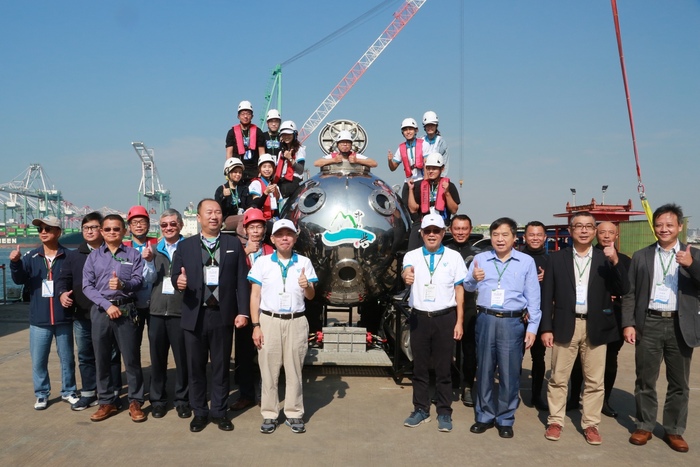 The NSYSU's made-in-Taiwan mini submersible succeeds in being driven from within the cabin and breaks the record in underwater navigation in TaiwanImage