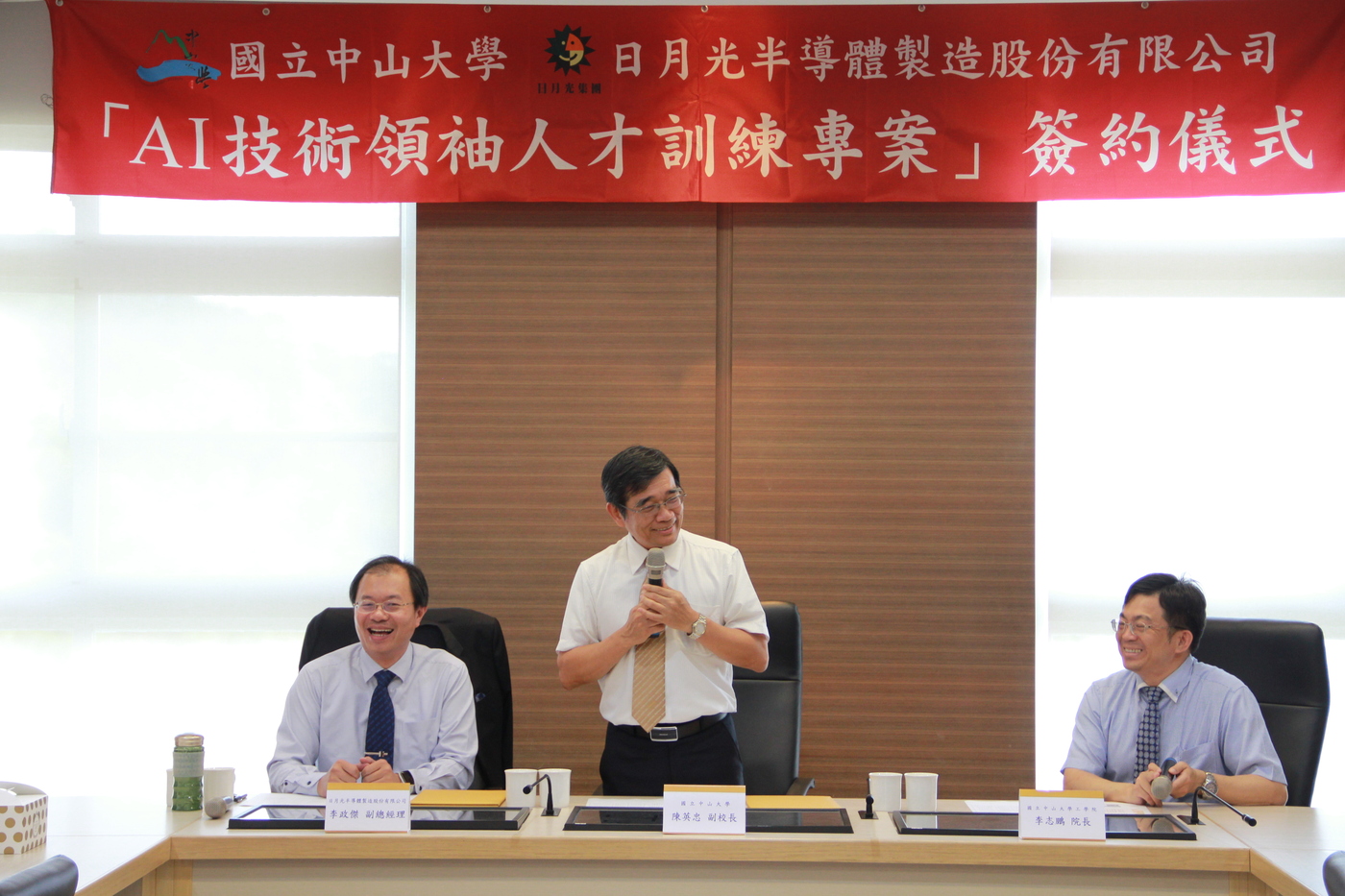 2019年4月11日-AI技術領袖人才訓練專案簽約儀式圖片